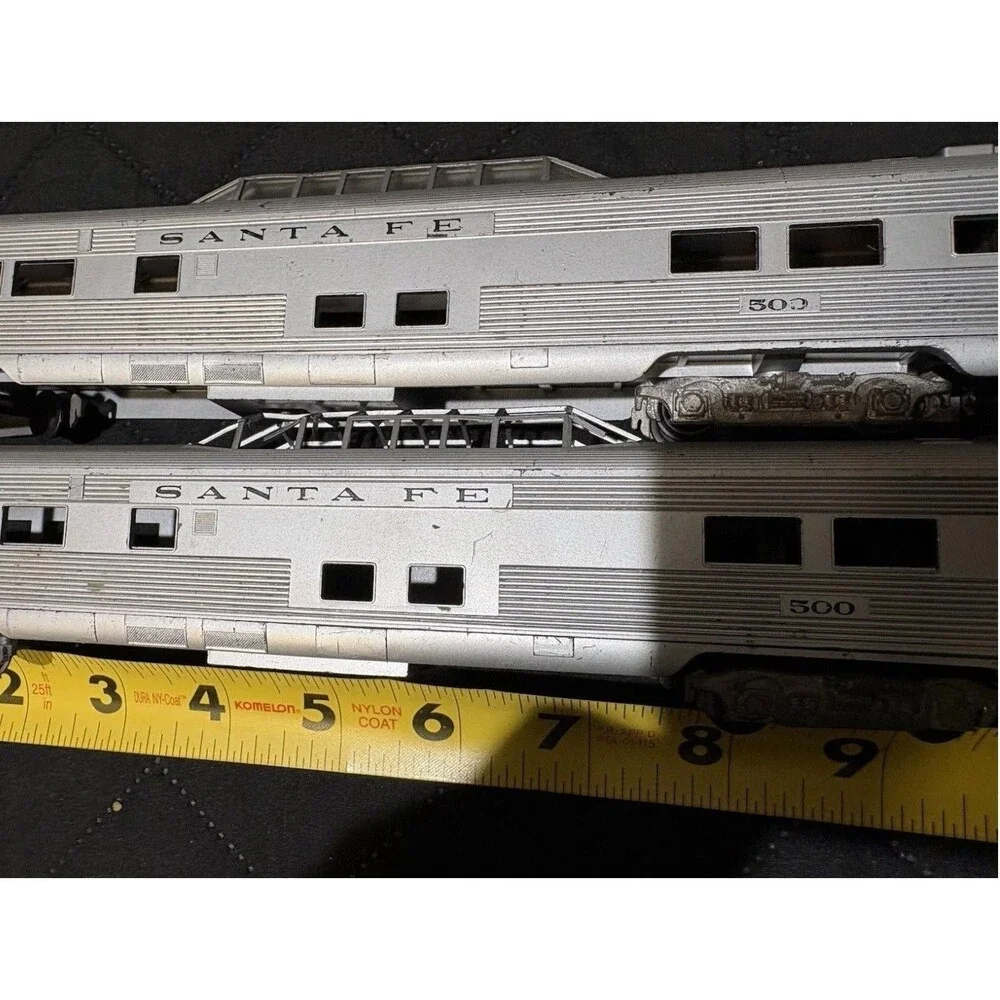 Vintage Tyco HO Scale Santa Fe Warbonnet F9 Locomotive 4015 & 7 Passenger Cars